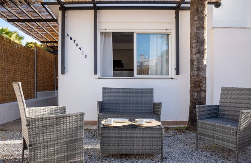 Almayate Bajo Apartment | Apartment 'Casa 3' with Beach View, Wi-Fi and Air Conditioning