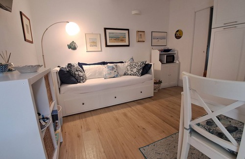 Pivarada Apartment | Apartment 'Casa Cordemar Alghero' with Private Terrace, Wi-Fi and Air Conditioning