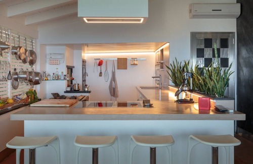 Lavagna Apartment | Apartment Casa Lorenzo with Sea View, Shared Garden, Air Conditioning and Wi-Fi