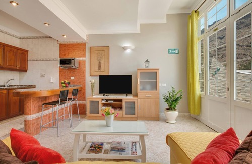 Mogan Apartment | Apartment 'Casa Paco' with Mountain Views, Fast Wi-Fi, Air Conditioning and Terrace