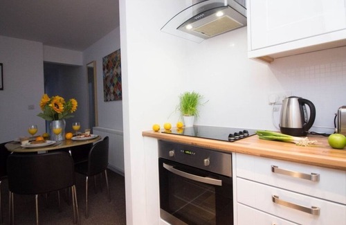 Eastleigh Apartment | Apartment close to Airport and transport links (2)