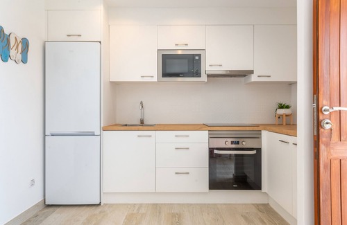 Cala Ferrera Apartment | Apartment 'Coral' with Sea View, Wi-Fi and Air Conditioning