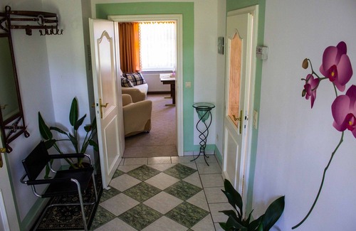 Blievenstorf Apartment | Apartment 'Damwildhof Blievenstorf- Ferienhaus' with Private Garden and Wi-Fi