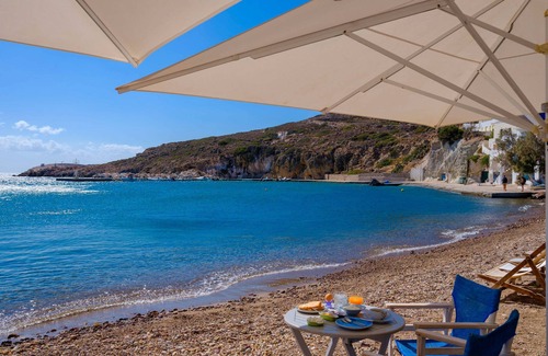 Psathi House | Apartment 'Echinousa Kimolos katoikia no5' with Mountain View, Wi-Fi and Air Conditioning