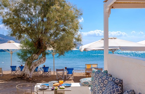 Psathi House | Apartment 'Echinousa Kimolos katoikia no2' with Mountain View, Wi-Fi and Air Conditioning