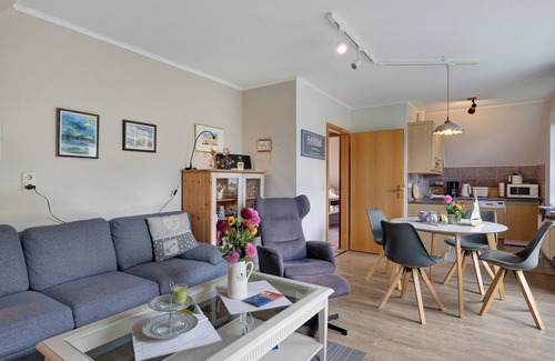 Nordstrand Apartment | Apartment 'Elke Volkerts' with Private Terrace and Shared Garden
