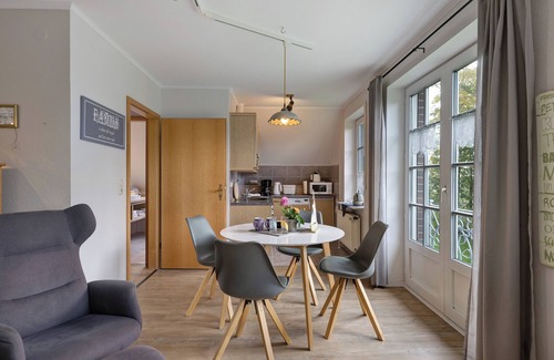 Nordstrand Apartment | Apartment 'Elke Volkerts' with Private Terrace and Shared Garden