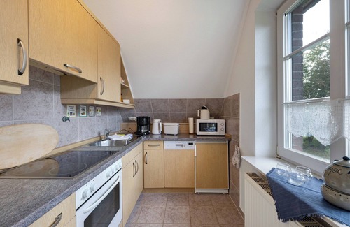 Nordstrand Apartment | Apartment 'Elke Volkerts' with Private Terrace and Shared Garden