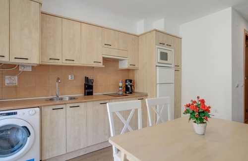 Los Canos de Meca Apartment | Apartment 'En Los Caños De Meca' with Sea View, Wi-Fi and Air Conditioning