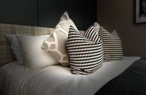 Easton on the Hill Apartment | Apartment-Ensuite W/Bath