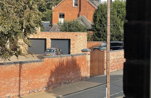 Lincoln Apartment | Apartment-Ensuite with Shower-City view-3 Bed