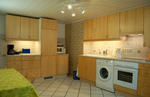 Bad Fallingbostel Apartment | Apartment 'Ferienwohnung Weingarten' with Shared Terrace, Private Garden and Wi-Fi