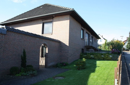 Bad Fallingbostel Apartment | Apartment 'Ferienwohnung Weingarten' with Shared Terrace, Private Garden and Wi-Fi