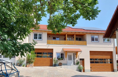 Unadingen Apartment | Apartment 'Ferienwohnung Gauchach' with Shared Garden, Balcony and Wi-Fi