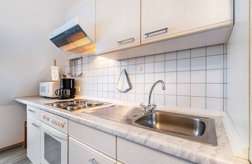 Bordelum Apartment | Apartment 'Ferienwohnung 4 Schwalben' with Shared Garden and Wi-Fi