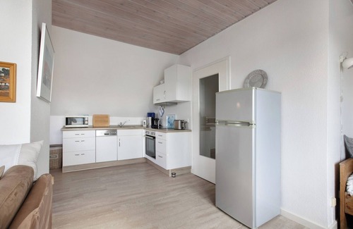 Niebuell Apartment | Apartment 'Ferienwohnung Ackerkoog' with Balcony and Wi-Fi