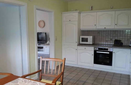 Bad Zwischenahn Apartment | Apartment 'Fewo Meer Und Moor' with Private Terrace, Private Garden and Wi-Fi