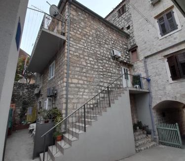 Komiza Apartment | Apartment Filomena in the center