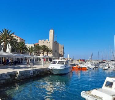 Komiza Apartment | Apartment Filomena in the center