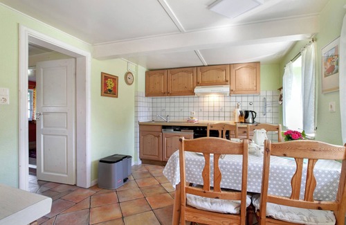 Bordelum Apartment | Apartment 'Friesisches Reetdach-ferienhaus' with Private Terrace, Private Garden and Wi-Fi