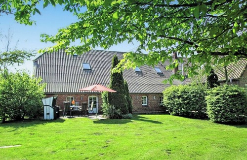 Sehestedt Apartment | Apartment 'Galerie Haus Wohnung 3' with Shared Pool, Private Terrace and Wi-Fi