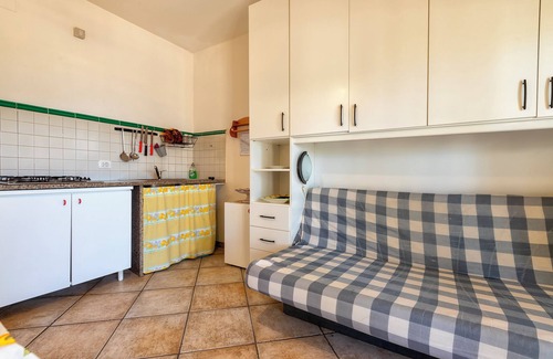 Pivarada Apartment | Apartment "Giallo Celeste" with Sea View, Balcony & Wi-Fi