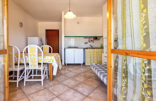 Pivarada Apartment | Apartment "Giallo Celeste" with Sea View, Balcony & Wi-Fi