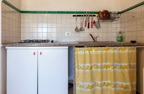 Pivarada Apartment | Apartment "Giallo Celeste" with Sea View, Balcony & Wi-Fi