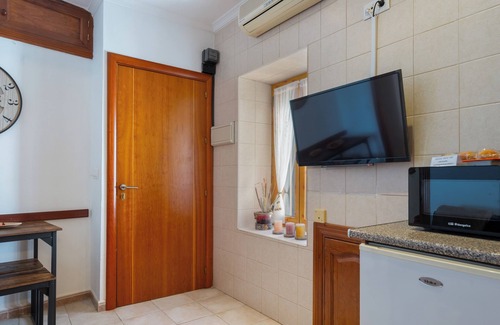 Carmona Apartment | Apartment 'Giraldilla' with Shared Garden, Wi-Fi and Air Conditioning