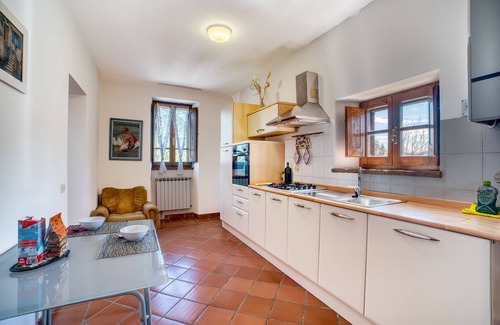 Umbertide House | Apartment 'Girasole ad Antico Casale '700' with Shared Pool & Wi-Fi