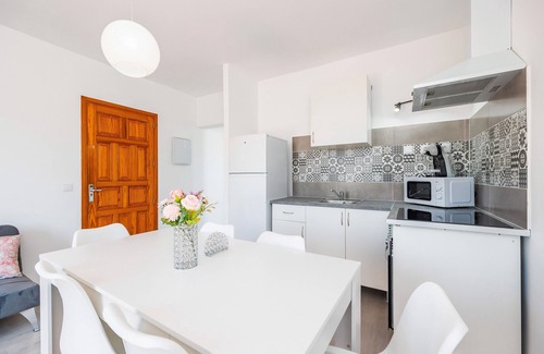 Cala Ferrera Apartment | Apartment 'Gran Sol Family 8' with Shared Pool, Wi-Fi and Air Conditioning