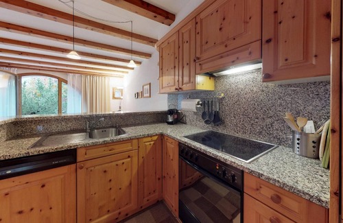 Celerina-Schlarigna Apartment | Apartment house in super convenient location.