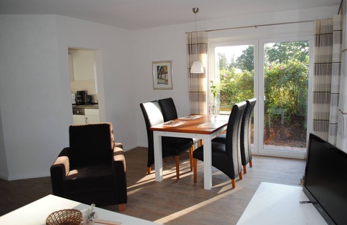 Breklum Apartment | Apartment 'Hinnerk' with Shared Terrace, Shared Garden and Wi-Fi