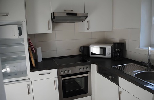 Breklum Apartment | Apartment 'Hinnerk' with Shared Terrace, Shared Garden and Wi-Fi