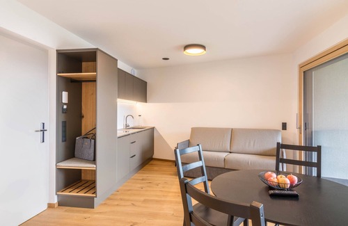 Lagundo Apartment | Apartment Hofer Hof ZIEL with Mountain View, Wi-Fi & Terrace