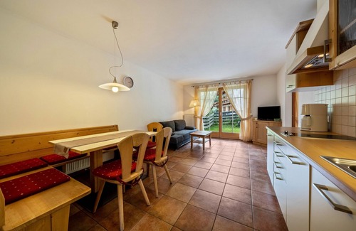 Pracupola Apartment | Apartment Hotel 'Naturresidenz Theistadl Apt 101' with Lake View, Garden & Wi-Fi