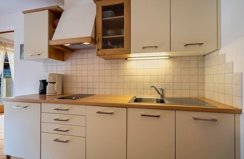 Pracupola Apartment | Apartment Hotel 'Naturresidenz Theistadl Apt 101' with Lake View, Garden & Wi-Fi