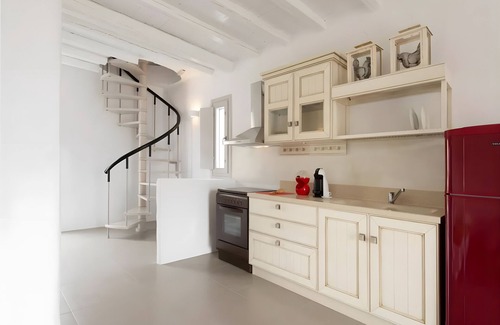 Psathi House | Apartment In A Hotel 'Echinousa Kimolos Maisonette no3' with Sea View, Wi-Fi and Air Conditioning