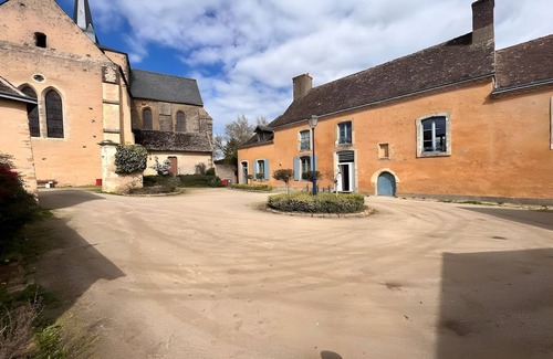 Ballon-Saint-Mars Apartment | Apartment in Ballon near Le Mans Circuit