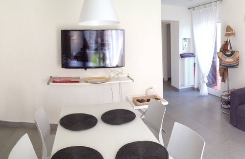 La Foce Apartment | Apartment in early 20th century villa with garden
