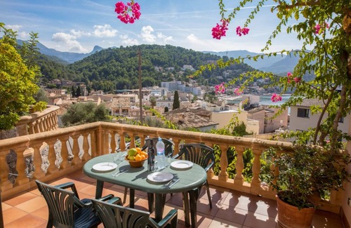 Puerto de Soller Apartment | Apartment in Fishing Village with Wi-Fi, Air Conditioning & Terrace with Sea View