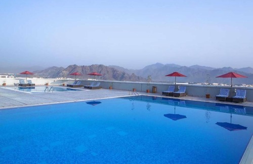 Al-Fujairah House | Apartment in Fujairah with Rooftop Pools