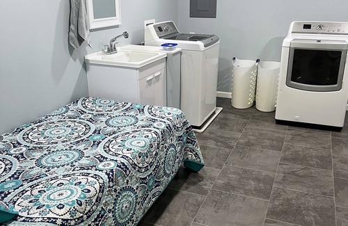 Freeport House | Apartment in private home, sleeps 7 guest