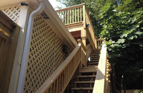 Helena House | Apartment in the trees of Historic Downtown Helena