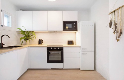 Carihuela Apartment | Apartment 'Joya' with Shared Pool, Wi-Fi and Air Conditioning