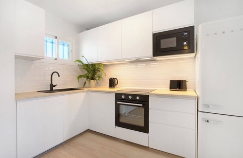 Carihuela Apartment | Apartment 'Joya' with Shared Pool, Wi-Fi and Air Conditioning