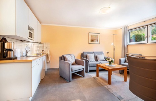 Steenodde Apartment | Apartment 'Karonga' with Shared Garden and Wi-Fi