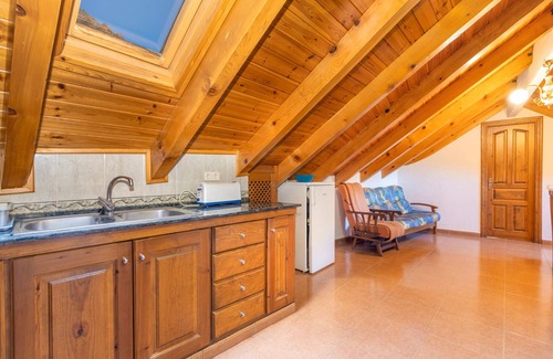 Durro Apartment | Apartment 'La Golfa' with Mountain View and Private Garden