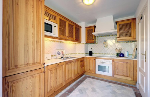 Bahia de Casares Apartment | Apartment La Perla de Marakech 2 with Sea View and Wi-Fi