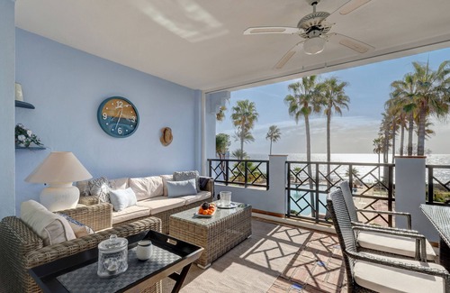 Bahia de Casares Apartment | Apartment 'La Perla de Marakech 14' close to the Beach with Sea View, Pool & Wi-Fi